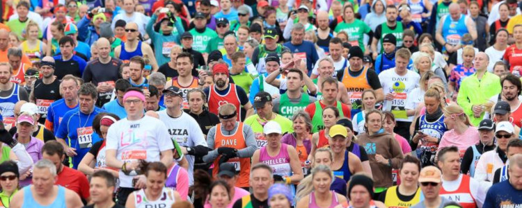 Crowd of runners